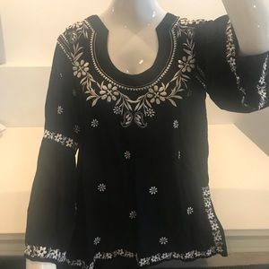 Escapada Black Tunic with White Flower Detailing